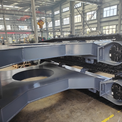 Onderstel van de treinsporen met een krabbel van staal voor hydraulische boormachines met motoren