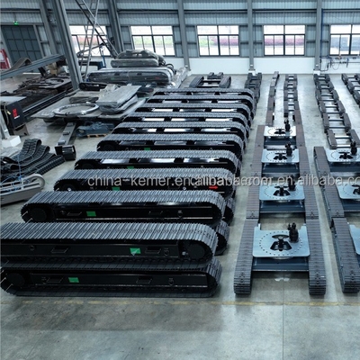 Track onderstel chassis voor de mijnbouw mobiele crusher in op de machine reparatie werkplaatsen