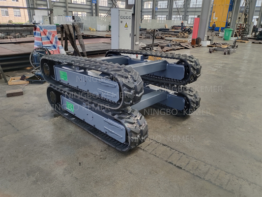 Fabrieksfabriek produceert op maat gemaakte rubberen rails voor industriële apparatuur