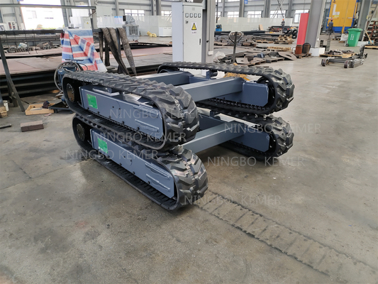 Fabrieksfabriek produceert op maat gemaakte rubberen rails voor industriële apparatuur
